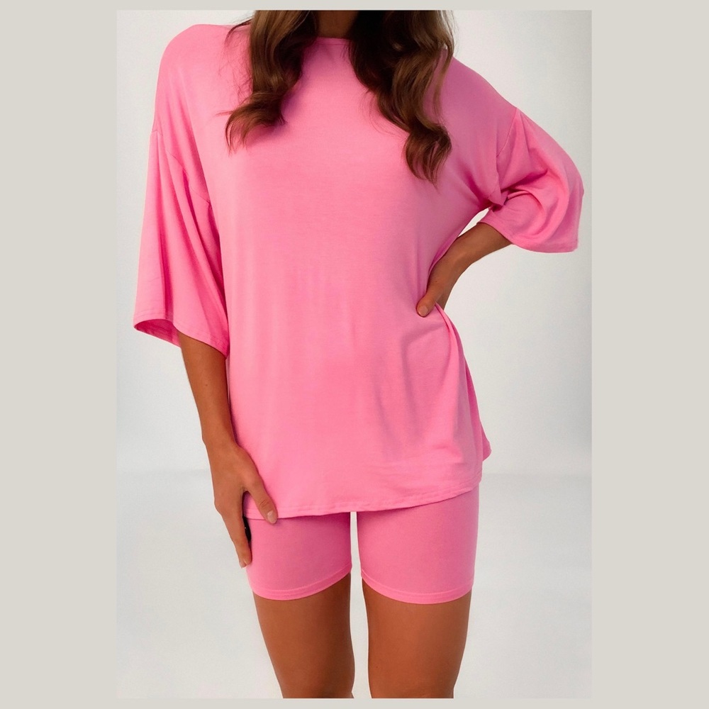 Oversized tee shirt and matching biker shorts